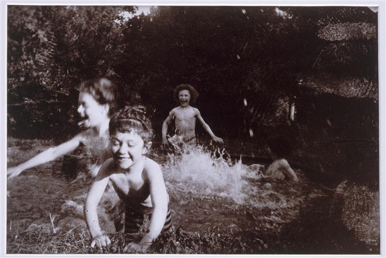 La baignade. Photographie de Pierre Bonnard